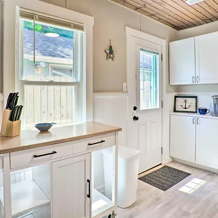 Chic Cottage With Private Yard Steps To Beach! Colonial Beach Exterior photo