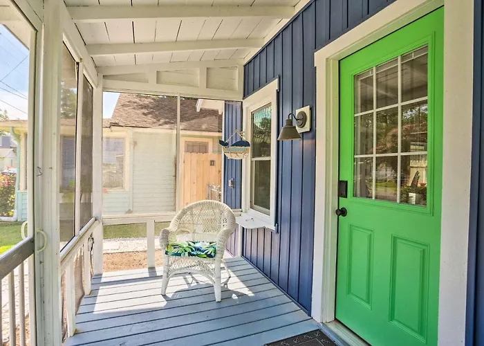 Chic Cottage With Private Yard Steps To Beach!