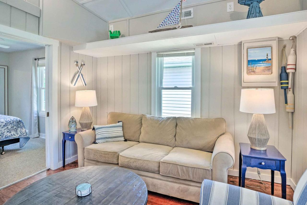 Chic With Private Yard Steps To Beach! Holiday home *