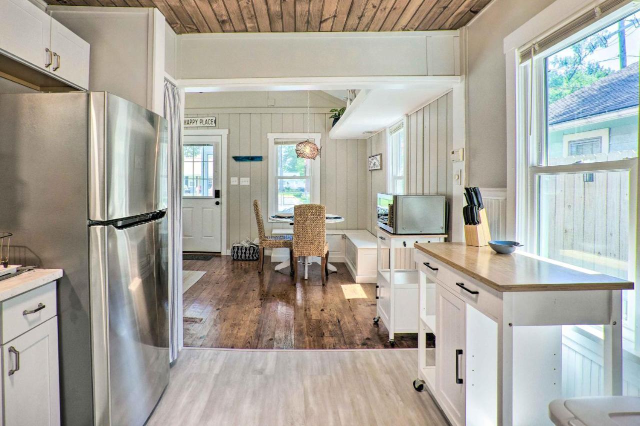 Chic With Private Yard Steps To Beach! Holiday home Colonial Beach