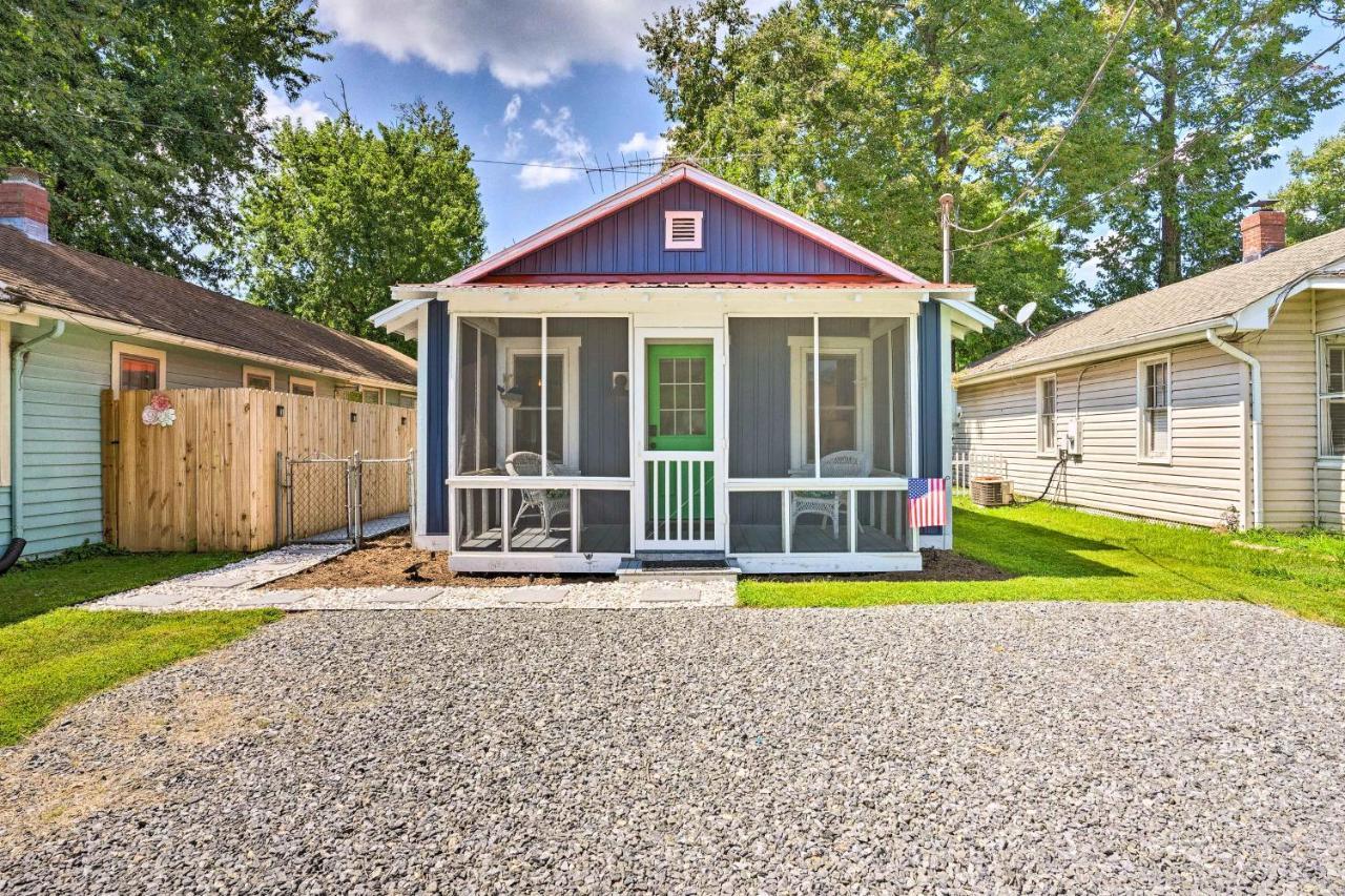 Holiday home Chic With Private Yard Steps To Beach!
