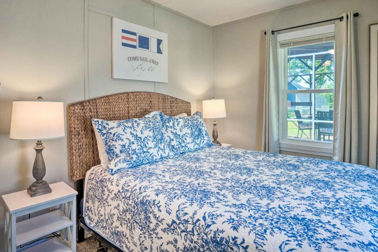 Chic With Private Yard Steps To Beach! Holiday home Colonial Beach